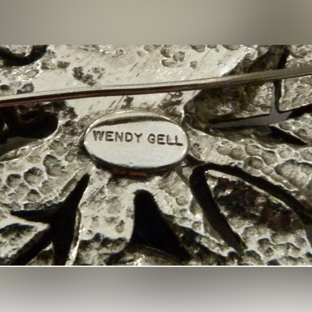 Wendy Gell Vintage Signed 3 5/8" Crystal Flower Leaf Pin Brooch - Picture 5 of 5